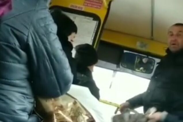 ''Агент Кремля'': в Запорожье пьяный водитель маршрутки разозлил пассажиров