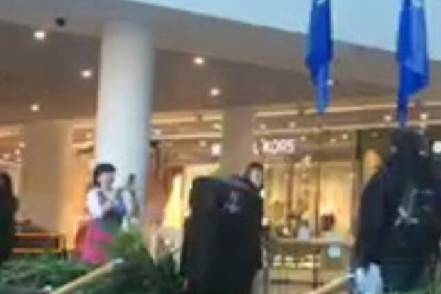 ''Взяли його під контроль!'' У Києві в ТРЦ друга Путіна відбулися сутички