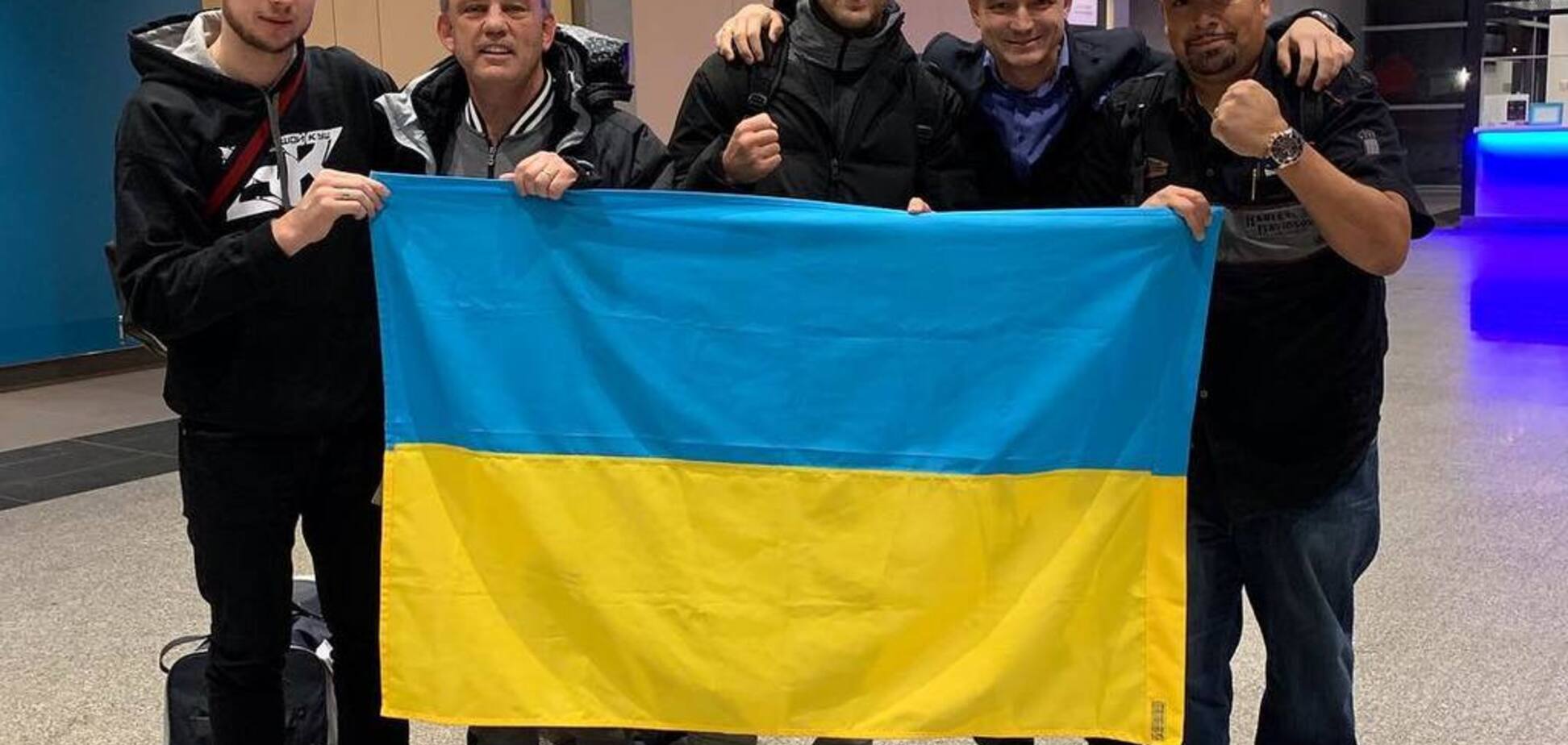 Гвоздик с флагом Украины произвел фурор в Канаде — фотофакт
