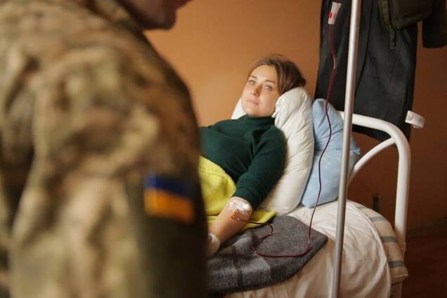 ''Палаты, слезы, боль'': украинцев попросили спасти жену Героя