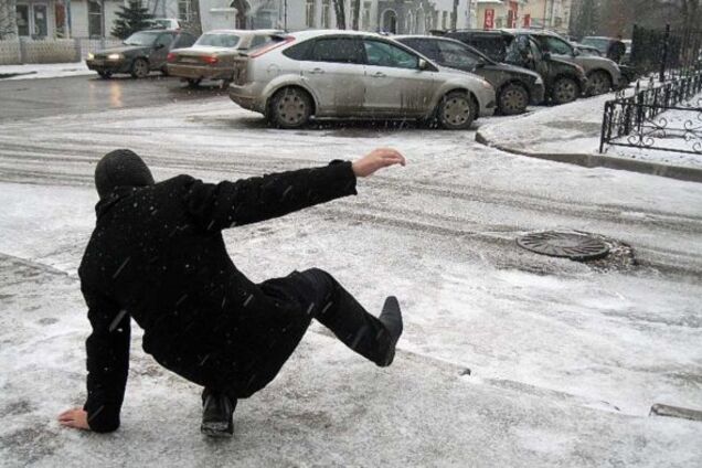 У Києві сталося кілька НП через ожеледицю: є постраждалі