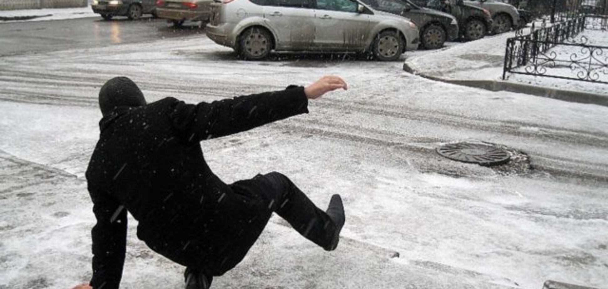 У Києві сталося кілька НП через ожеледицю: є постраждалі