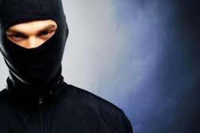 В Мелитополе злоумышленники проникли в дом к женщине, связали ее и ограбили