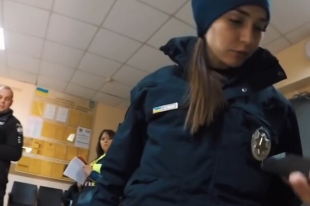 ''Ты шо, дерганый?'' Блогер показал ''работу'' полиции в Харькове
