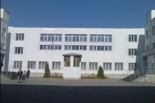 ''Таскала за шею, выкинула рюкзак!'' В школе Киева вспыхнул скандал из-за травли детей