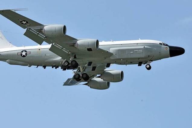 Кружляв біля кордонів: літак-розвідник США перелякав Росію