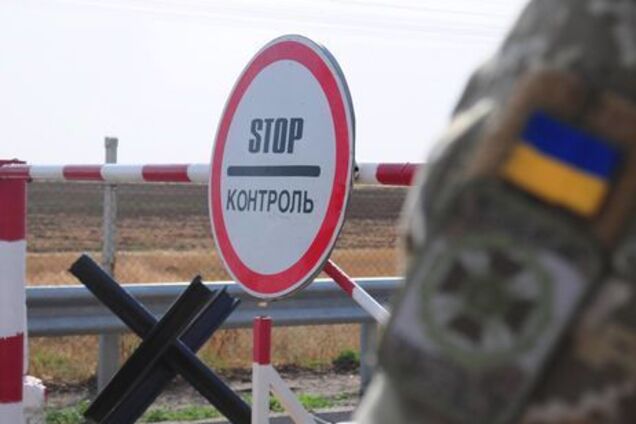 Воєнний стан в Україні: на Донбасі заборонили в'їзд іноземців