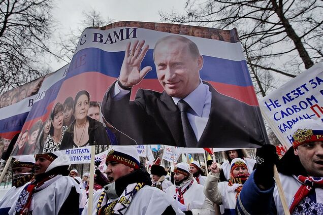 Спасает от развала: в Украине назвали единственную ''скрепу'', на которой держится Россия