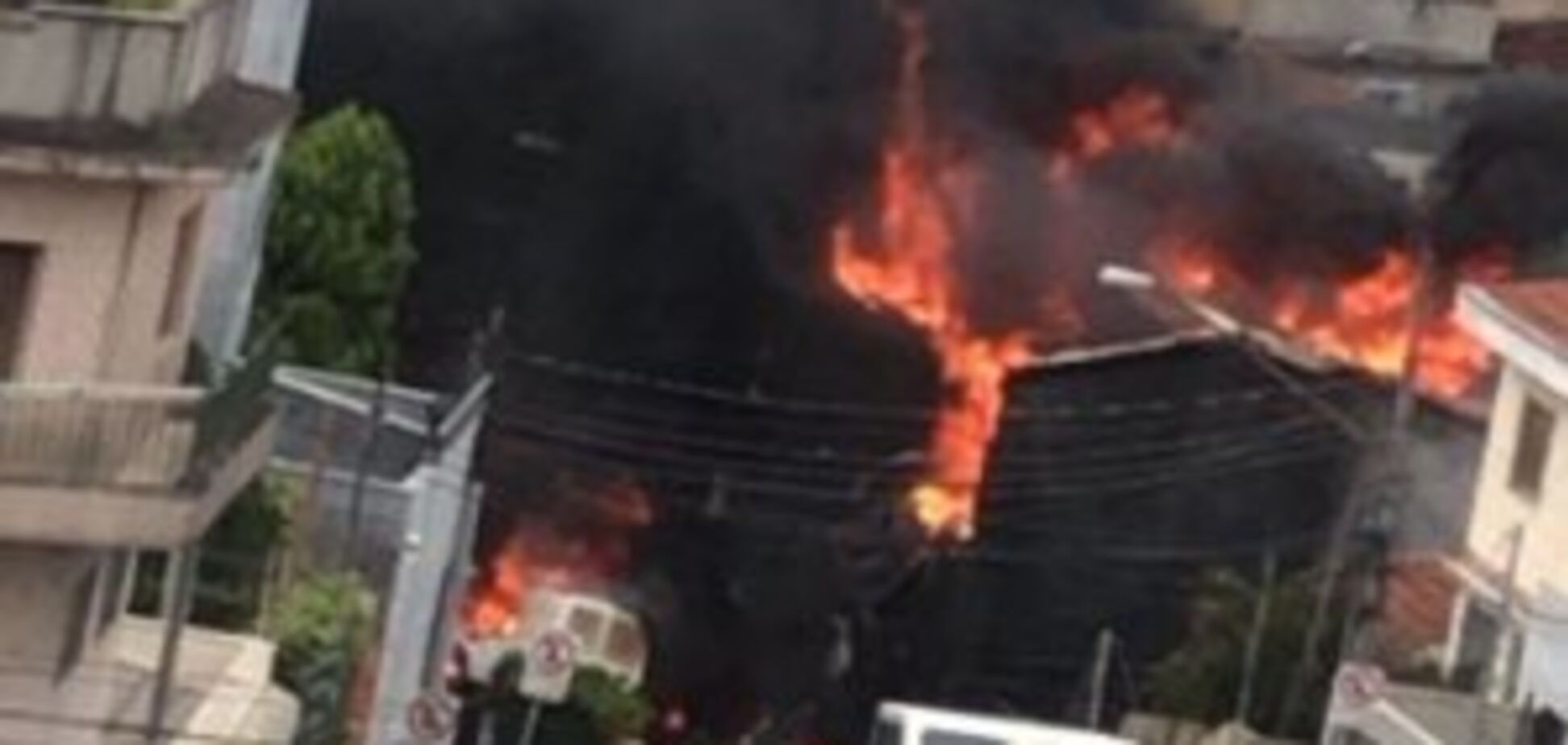 У Бразилії літак впав на житлові будинки: загинули двоє, поранено - 12 осіб