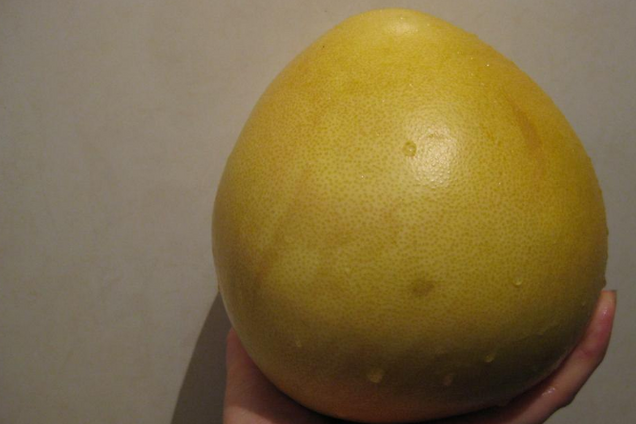 В Украину завезли фрукты с опасным веществом: что об этом известно