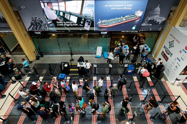 Стюардеса розкрила зовнішні ознаки небезпечних авіапасажирів: подробиці