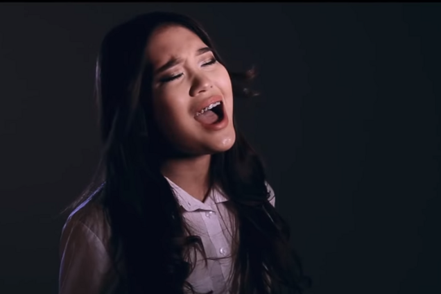 Кыргызстанка перепела украинский хит 'Плакала': сеть в восторге