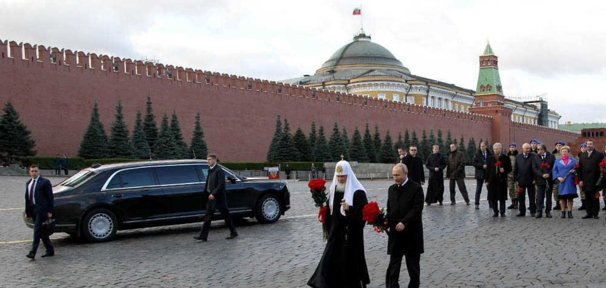 'Мужик в платье': в сети высмеяли нелепое фото Путина и Кирилла