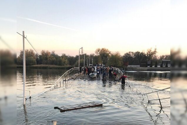''Уплыл в Крым бороться с украинцами'': сеть рассмешило эпичное ЧП с мостом в Ростове