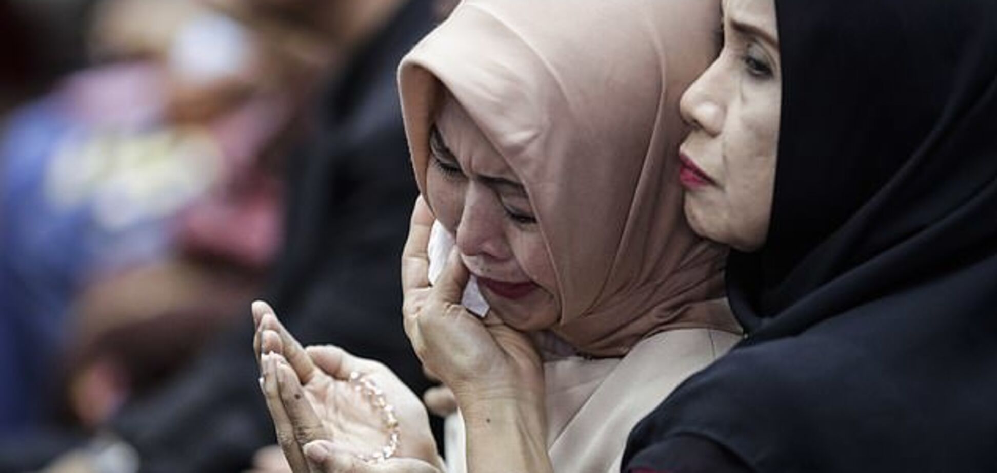 Рыдали и молились: в Индонезии вспыхнул скандал из-за странностей авиакатастрофы