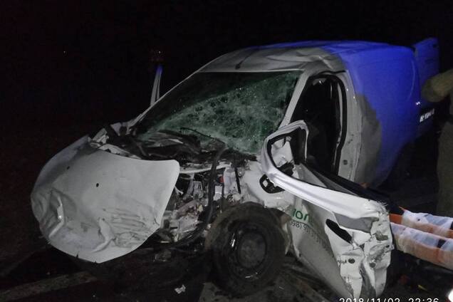 В Запорожской области легковой автомобиль врезался в грузовик