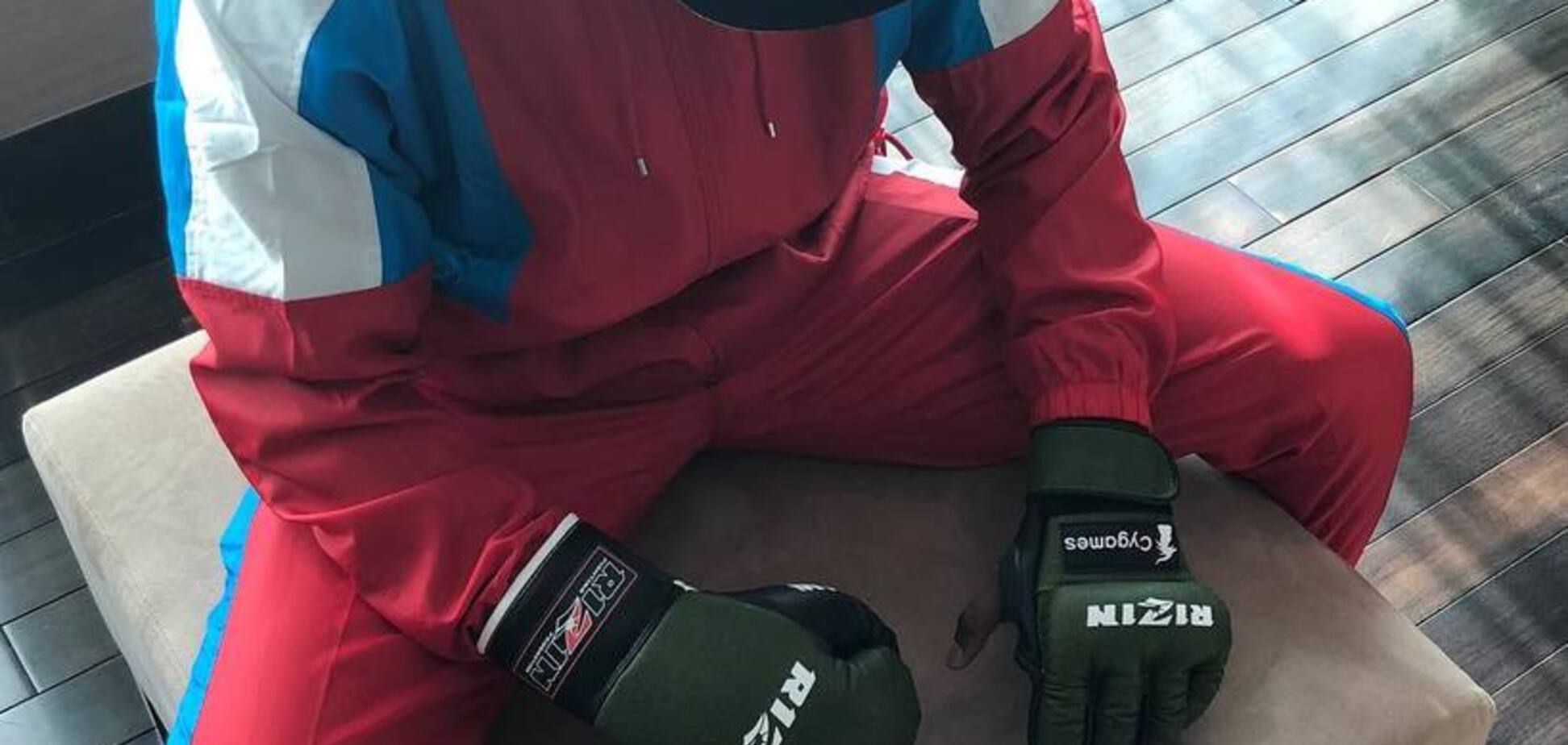 ''Это странно'': президент UFC рассказал о переговорах с Мейвезером