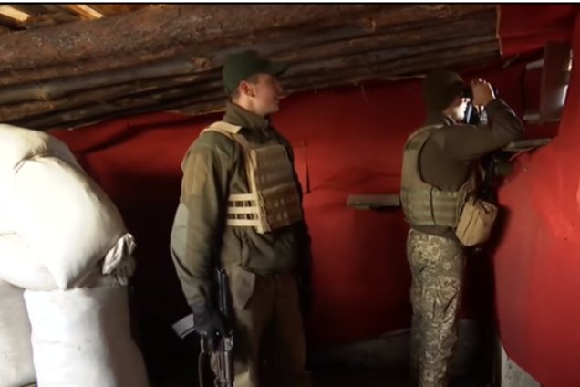 Випалює очі та вбиває техніку: на Донбас завезли новітню зброю Росії