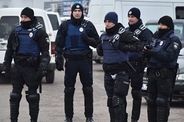 ''Выбросили 90% нормальных людей'': реформа полиции в Украине с треском провалилась