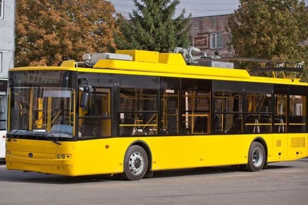 Не випустив людину з інвалідністю: ''Київпастранс'' потрапив у скандал через водія тролейбуса