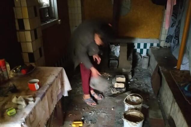 В Киеве дети спали на полу и жили без документов: жуткие кадры