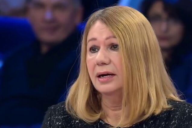 ''Виламують двері'': СБУ нагрянула до матері загиблої екс-регіоналки