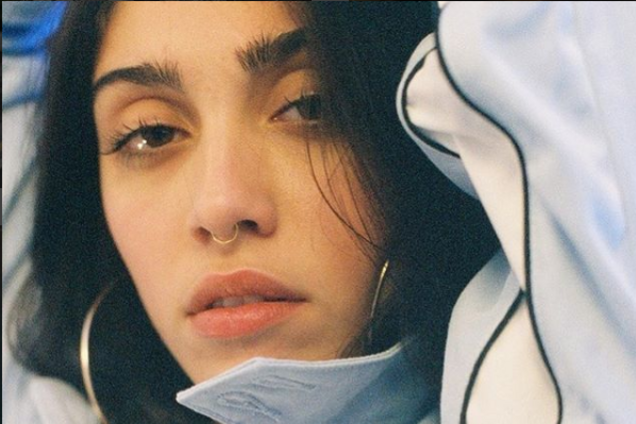 Дочь Мадонны впечатлила публику откровенным образом: горячие фото