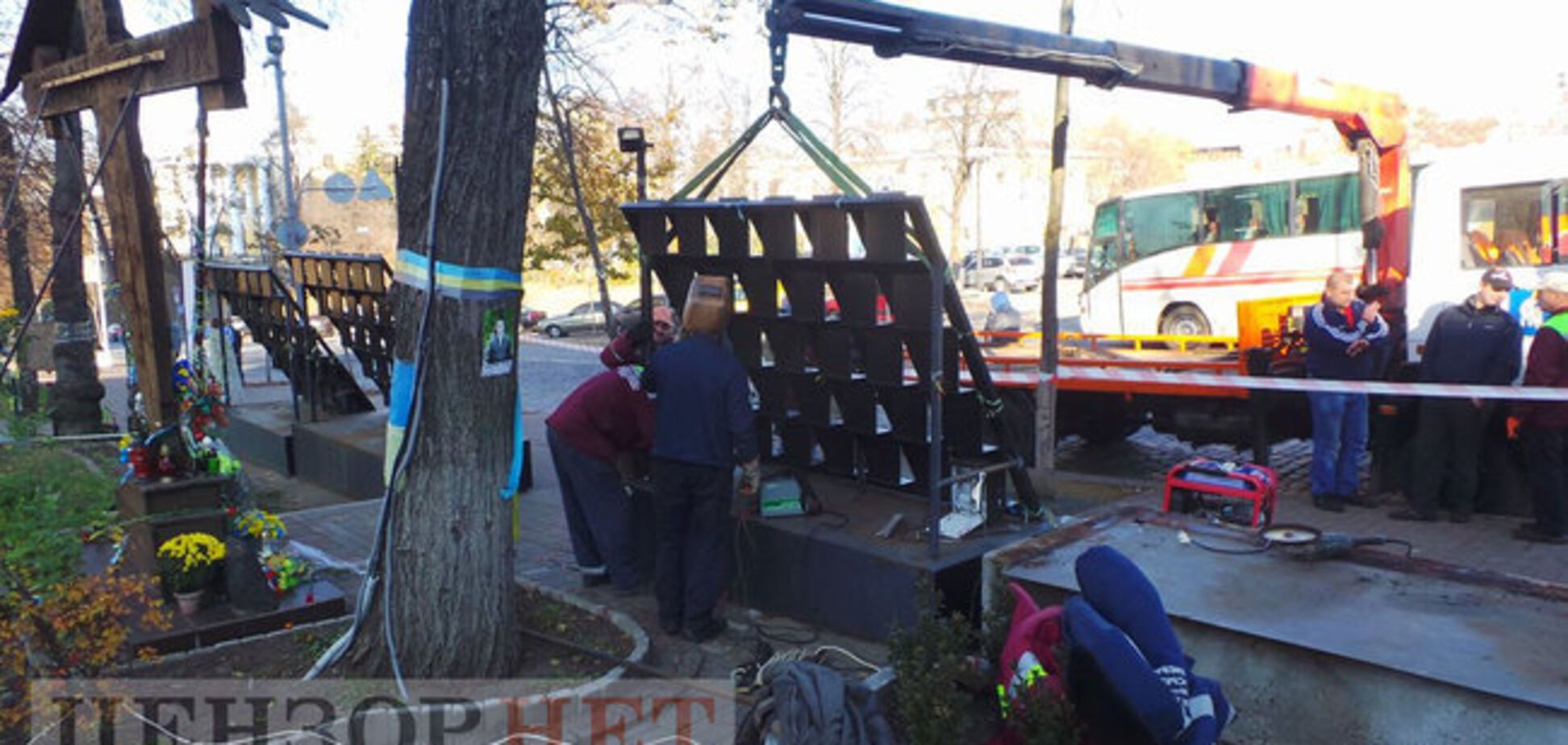 У центрі Києва демонтували меморіал Небесної Сотні: що сталося