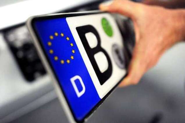 Авто на еврономерах: правительство должно было решить эту проблему уже давно