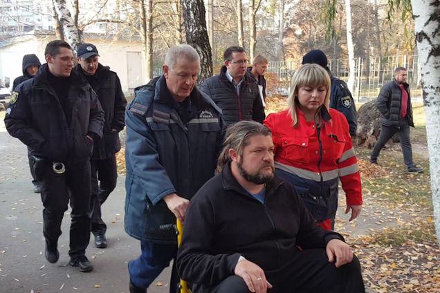 Смертельное ДТП с пешеходами под Харьковом: водитель явился в суд на инвалидной коляске