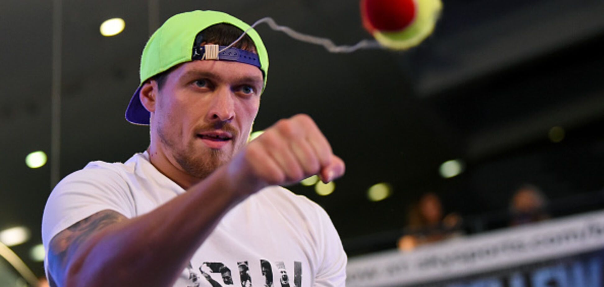 ''Много разговаривает'': Усик красиво ''умыл'' Белью