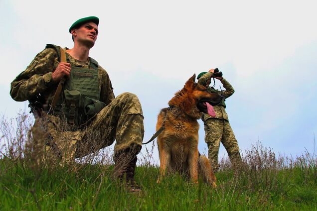 На Буковине 20 контрабандистов дерзко напали на пограничников
