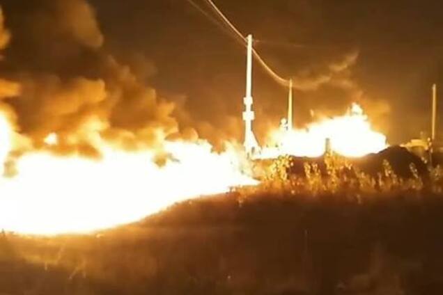 Під Києвом зайнялася заправка: фото і відео вогняного пекла