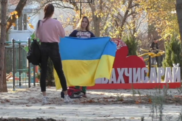 Российская пропагандистка пострадала в Крыму за украинский флаг