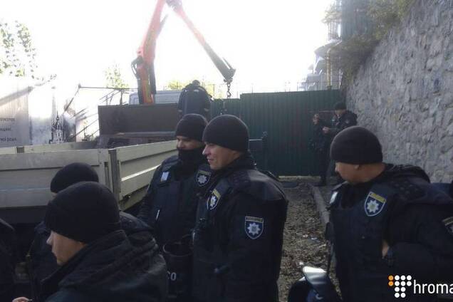 В центре Киева прогремели три взрыва: подробности