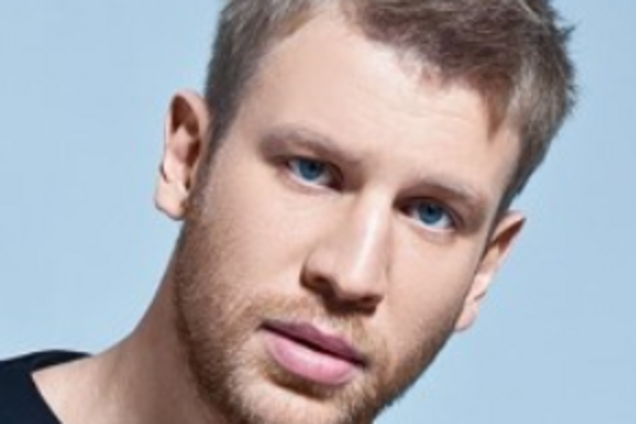 Долго прятал: Дорна впервые засняли вместе с сыном в Киеве