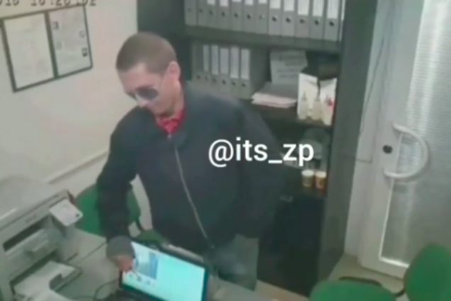 В Запорожье мужчина ограбил центр выдачи кредитов (ВИДЕО)