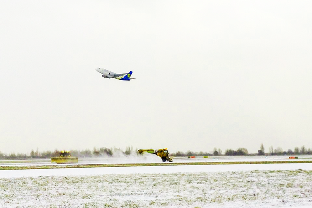 Сніговий колапс в Україні: стало відомий про затримку та скасування рейсів