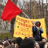 Серпи та молоти на погромах у Франції: знайшлося пояснення ''російському сліду''
