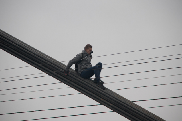 ''В мире животных'': сеть возмутили опасные игры подростков в Киеве