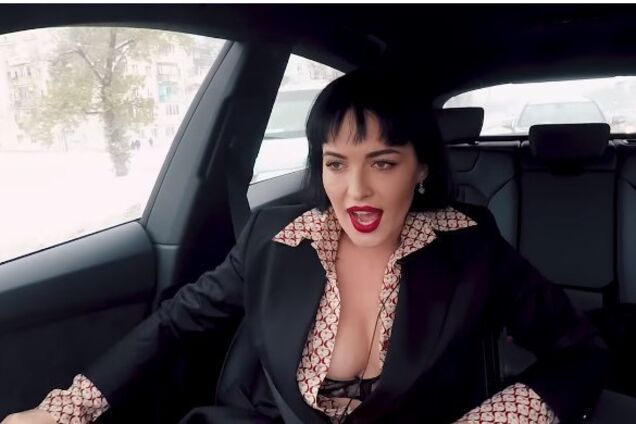 ''Занимаюсь сексом бурно'': Астафьева засветила грудь в популярном украинском шоу