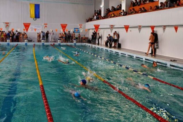 Юная спортсменка из Запорожья стала абсолютной чемпионкой по плаванию