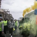 Франция оказалась на грани "катастрофы": власти озвучили последствия массовых протестов