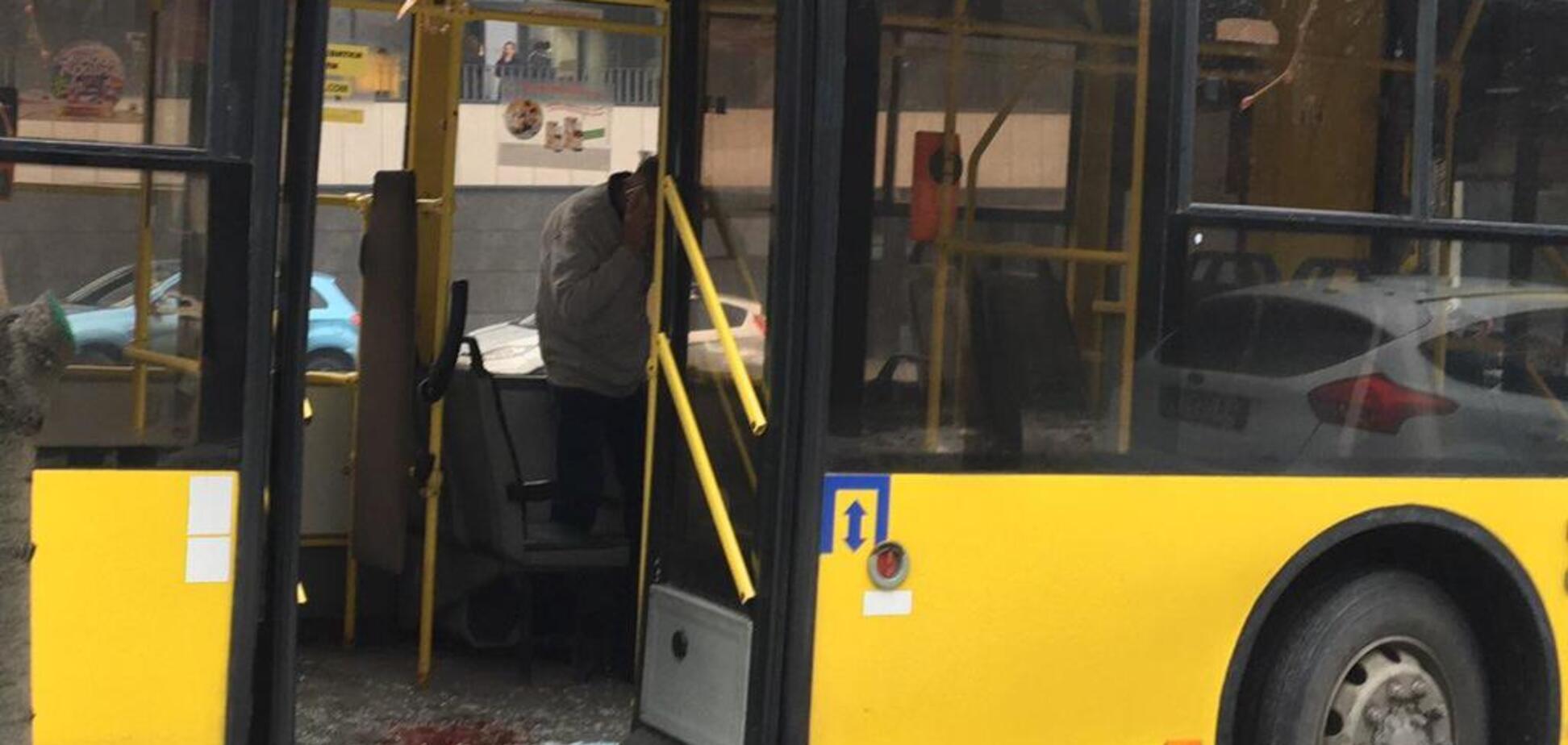 В Киеве произошло ЧП в троллейбусе с пассажирами: есть пострадавшие
