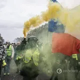''Безумные требования'': чего добиваются ''желтые жилеты'' во Франции