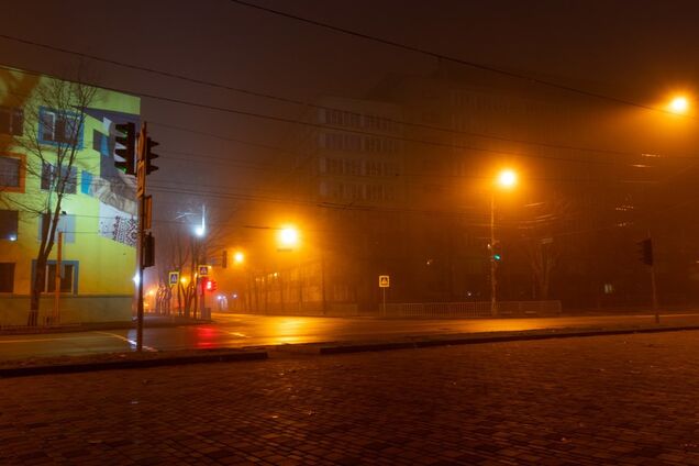 Днепр окутал густой туман: появились фото из города