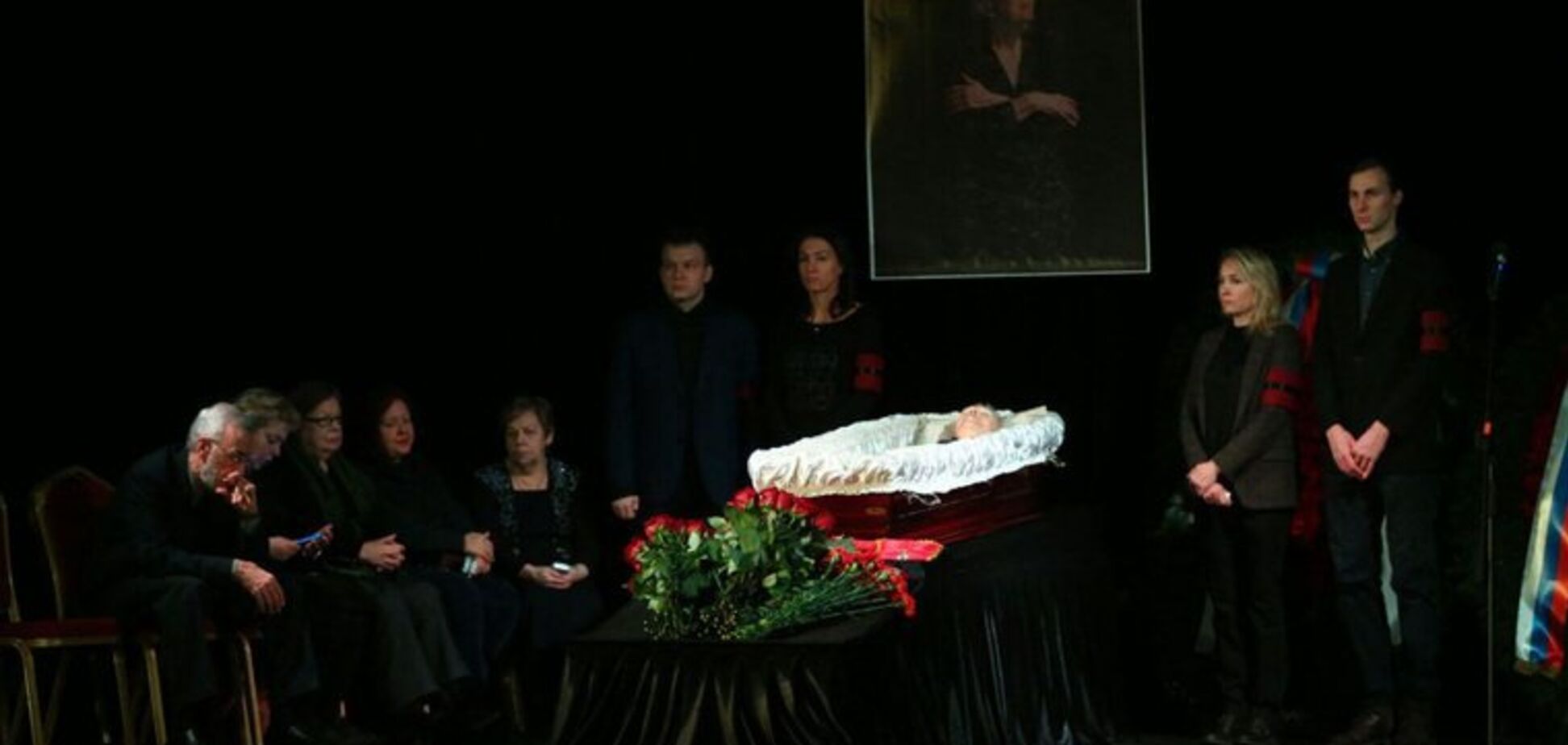 Путін, Навальний і натовп поліцейських: як у Москві попрощалися з Людмилою Алексєєвою