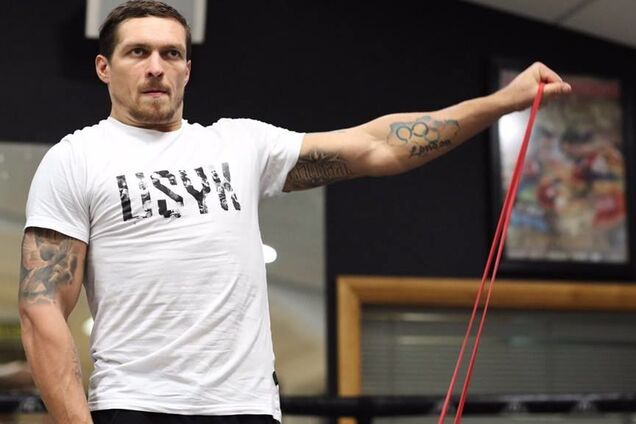 ''Да подождите, блин'': Усик не сдержался во время интервью в США