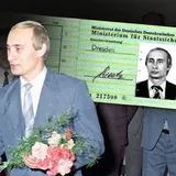 В Германии нашли секретное удостоверение Путина: в Кремле ответили