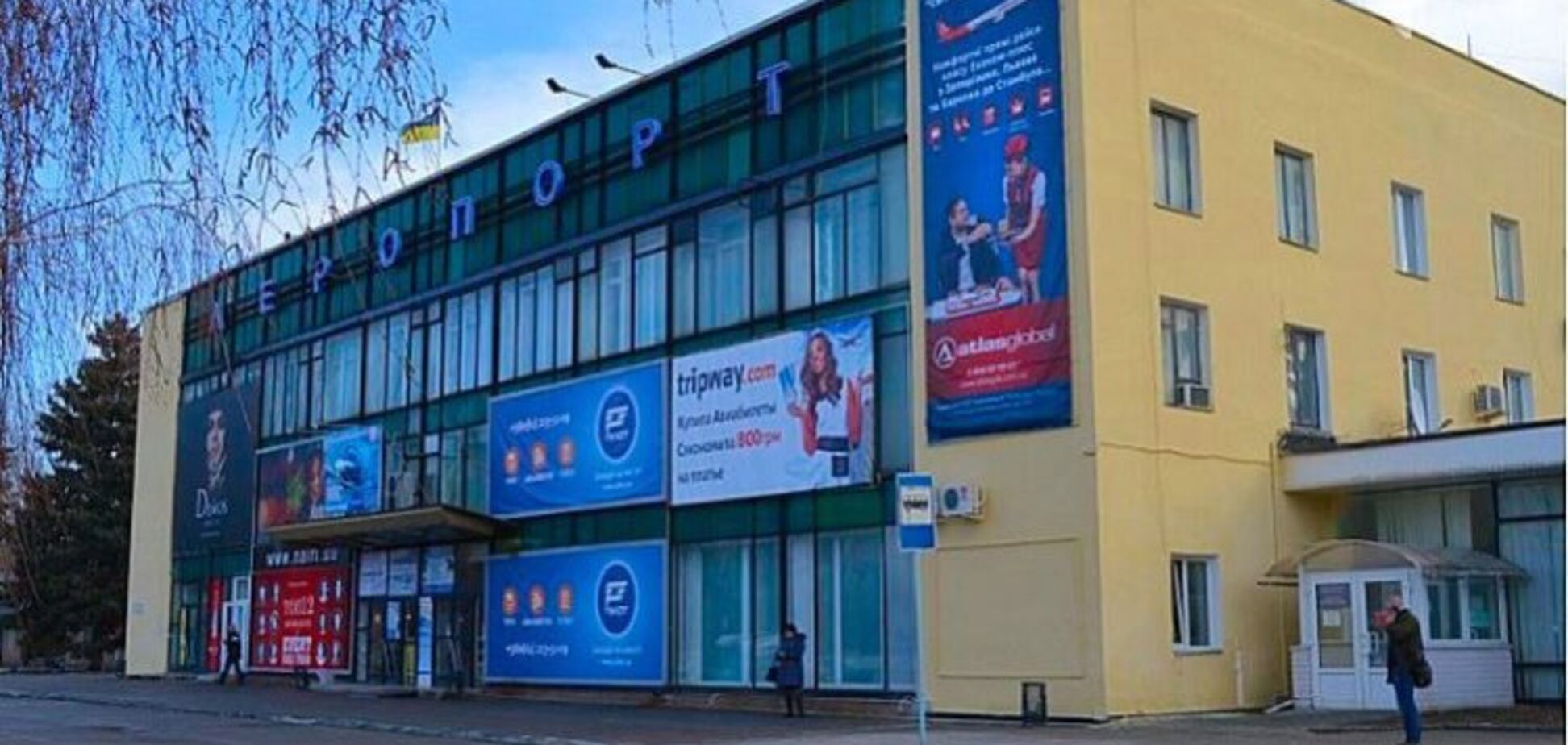 В аэропорту Запорожья задержали мужчину с полной сумкой российских рублей